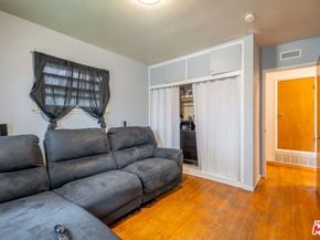 10725 S 8th Avenue, Inglewood CA 90303