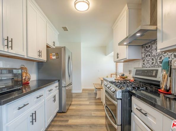 10725 S 8th Avenue, Inglewood CA 90303