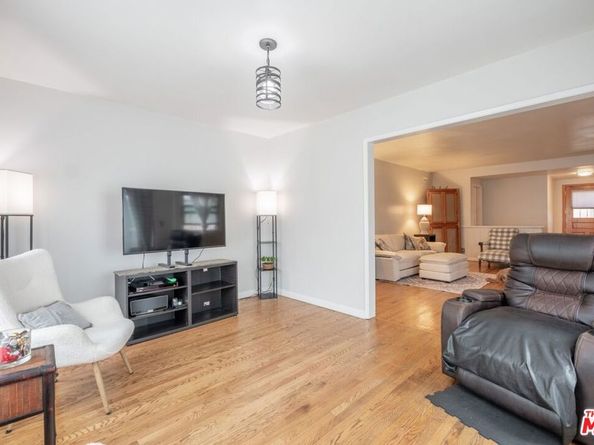 10725 S 8th Avenue, Inglewood CA 90303