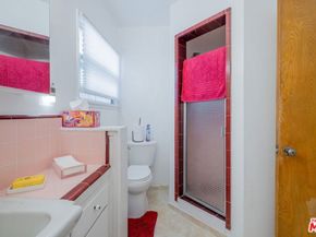 10725 S 8th Avenue, Inglewood CA 90303