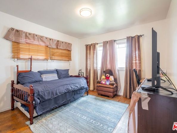 10725 S 8th Avenue, Inglewood CA 90303