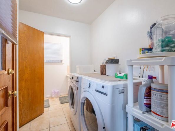 10725 S 8th Avenue, Inglewood CA 90303