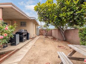 10725 S 8th Avenue, Inglewood CA 90303