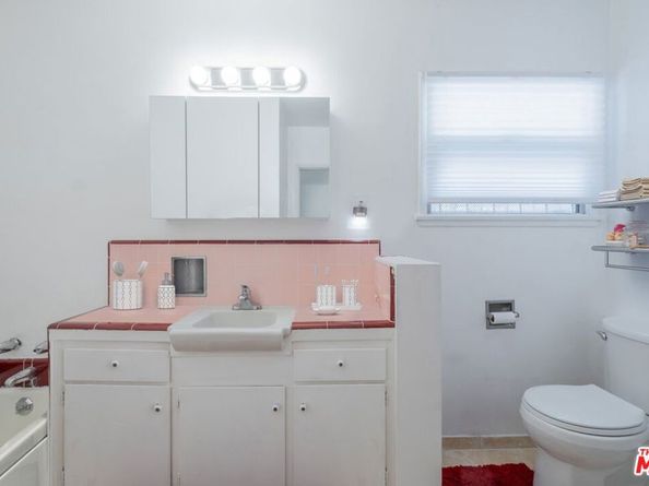 10725 S 8th Avenue, Inglewood CA 90303