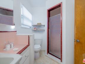 10725 S 8th Avenue, Inglewood CA 90303