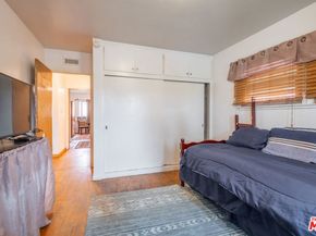 10725 S 8th Avenue, Inglewood CA 90303