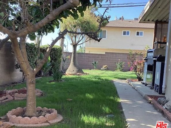 10725 S 8th Avenue, Inglewood CA 90303