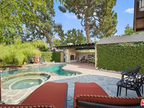 5324 Irvine Avenue, Valley Village CA 91601