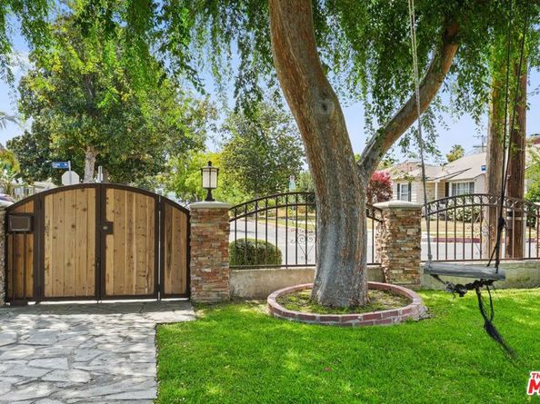 5324 Irvine Avenue, Valley Village CA 91601