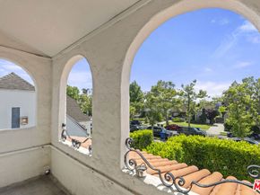 160 S Poinsettia Place, Los Angeles CA 90036