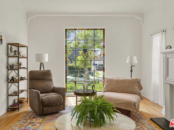 160 S Poinsettia Place, Los Angeles CA 90036