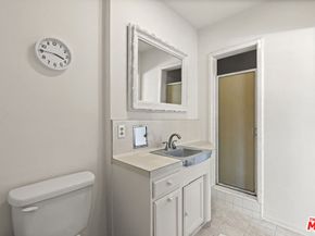 160 S Poinsettia Place, Los Angeles CA 90036