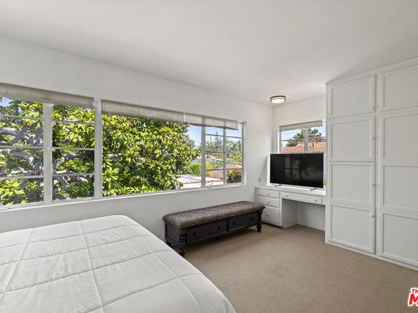 160 S Poinsettia Place, Los Angeles CA 90036