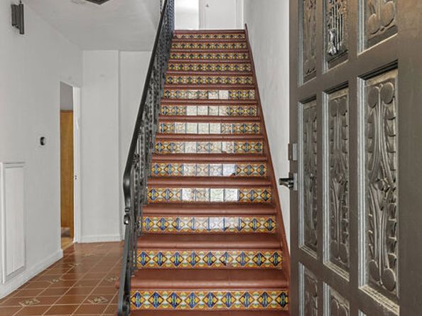 160 S Poinsettia Place, Los Angeles CA 90036