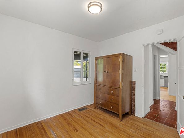 160 S Poinsettia Place, Los Angeles CA 90036