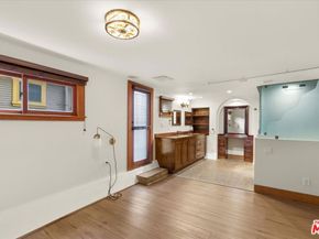 720 N La Fayette Park Place, Los Angeles CA 90026