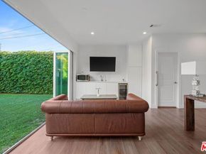 1155 S Rimpau Boulevard, Los Angeles CA 90019