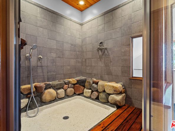 20006 Valley View Drive, Topanga CA 90290