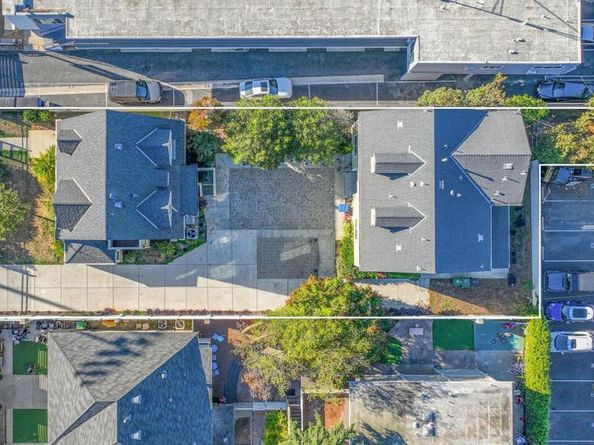 921 W 30th Street, Los Angeles CA 90007