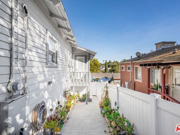 816 Terrace 49, Los Angeles CA 90042