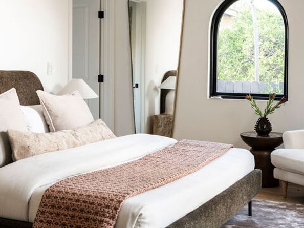 5308 Hillcrest Drive, Los Angeles CA 90043