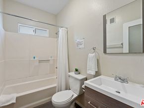 330 Cedar Avenue, Long Beach CA 90802