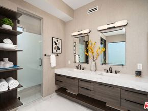 714 N La Jolla Avenue, Los Angeles CA 90046