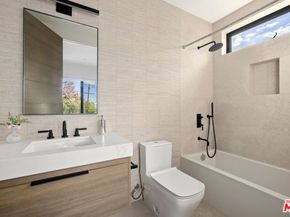 714 N La Jolla Avenue, Los Angeles CA 90046