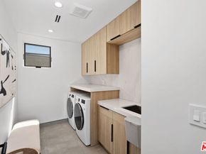 714 N La Jolla Avenue, Los Angeles CA 90046