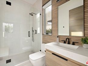 714 N La Jolla Avenue, Los Angeles CA 90046