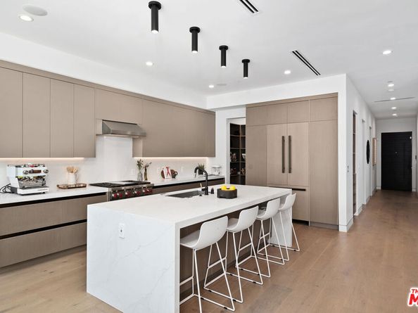 714 N La Jolla Avenue, Los Angeles CA 90046