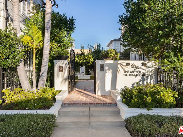 118 1/2 N Flores Street, Los Angeles CA 90048