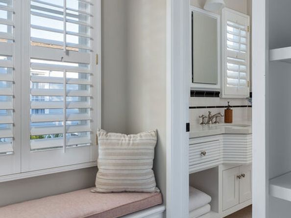 118 1/2 N Flores Street, Los Angeles CA 90048