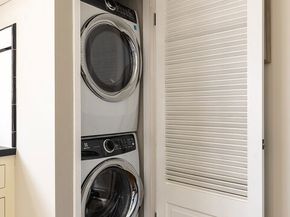 118 1/2 N Flores Street, Los Angeles CA 90048