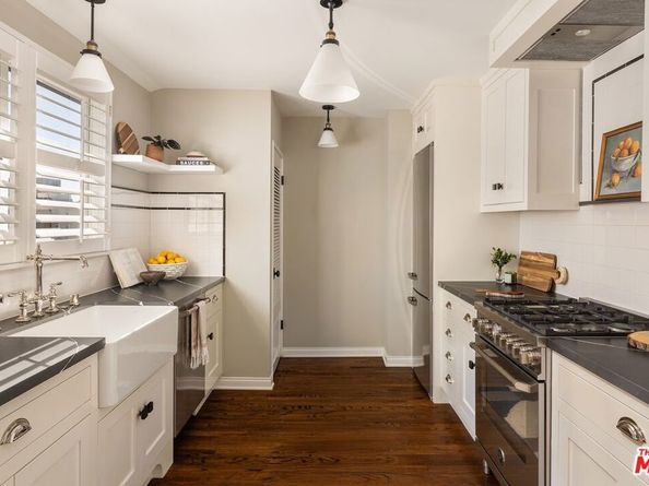 118 1/2 N Flores Street, Los Angeles CA 90048