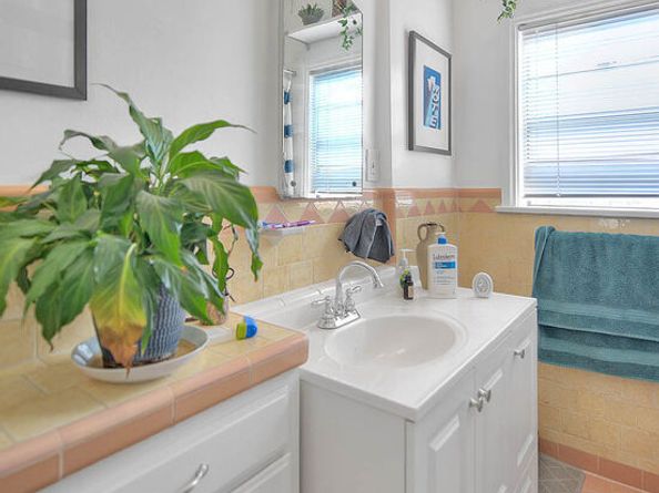 3008 Stocker Street, Los Angeles CA 90008