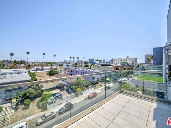 105 S Mariposa Avenue PH9, Los Angeles CA 90004