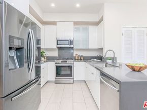 105 S Mariposa Avenue PH9, Los Angeles CA 90004
