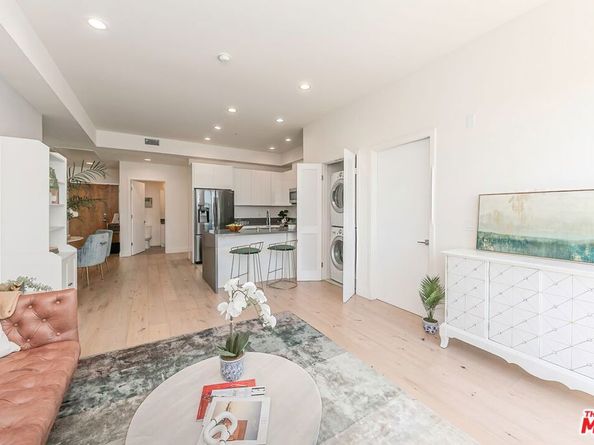 105 S Mariposa Avenue PH9, Los Angeles CA 90004