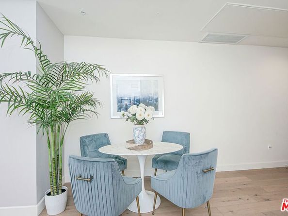105 S Mariposa Avenue PH9, Los Angeles CA 90004