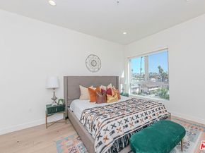 105 S Mariposa Avenue PH9, Los Angeles CA 90004