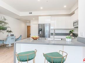 105 S Mariposa Avenue PH9, Los Angeles CA 90004