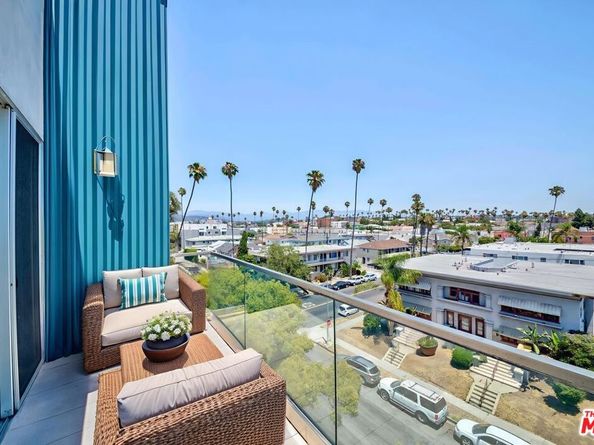 105 S Mariposa Avenue PH9, Los Angeles CA 90004