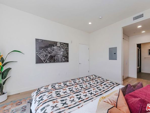 105 S Mariposa Avenue PH9, Los Angeles CA 90004