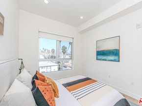 105 S Mariposa Avenue PH9, Los Angeles CA 90004