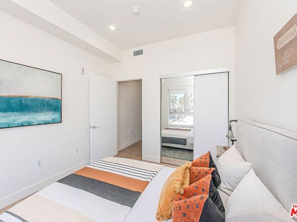 105 S Mariposa Avenue PH9, Los Angeles CA 90004