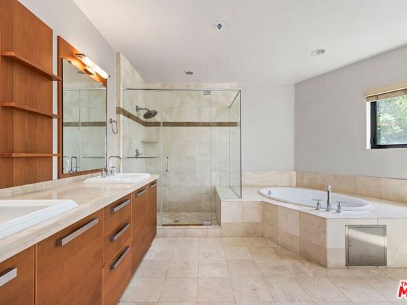 8788 Shoreham Drive 23, West Hollywood CA 90069