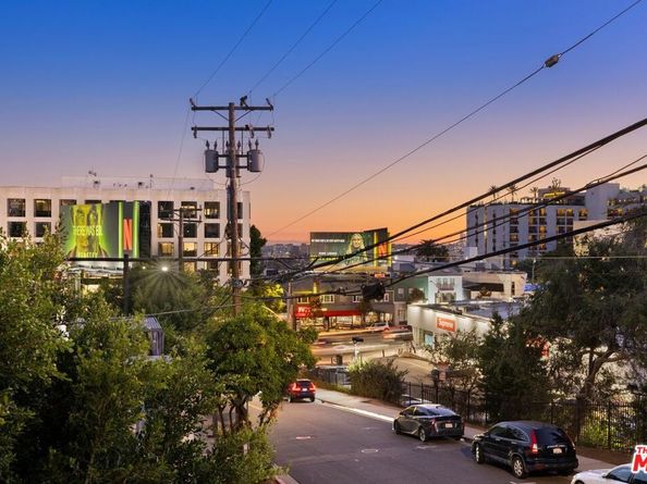 8788 Shoreham Drive 23, West Hollywood CA 90069
