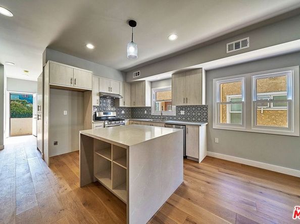 1226 Meadowbrook Avenue, Los Angeles CA 90019