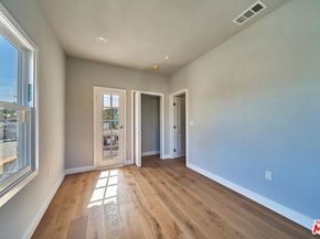 1226 Meadowbrook Avenue, Los Angeles CA 90019